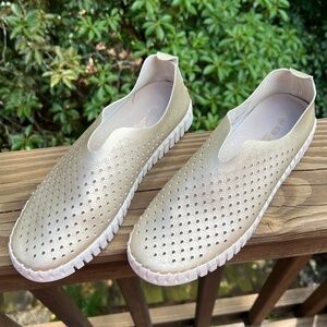 Ilse Jacobsen - Gold Flat Size 39 (size 9)